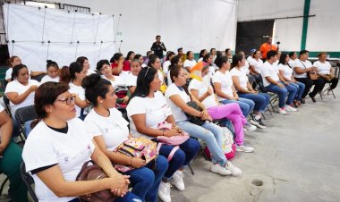 Los nuevos Mujeres y Hombres de 10 reciben capacitación para sus negocios
