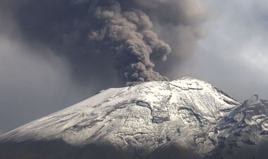 Caída de ceniza del Popocatépetl afecta a habitantes de la R. Oriente
