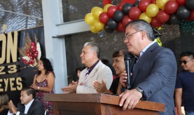 Rafael Reyes ofrece entregar útiles escolares para retorno a las clases