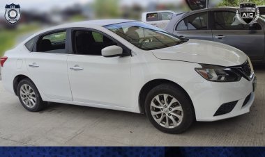 Mujer fue a checar su Sentra Nissan recién comprado y resultó remarcado y hurtado