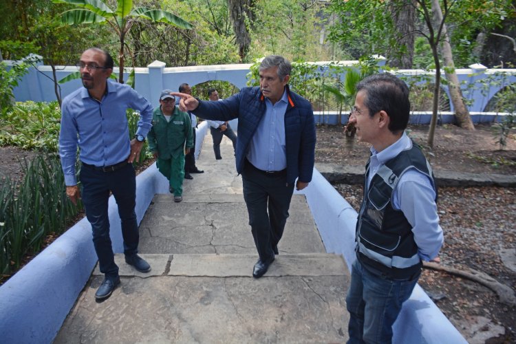 Revisa alcalde de Cuernavaca, trabajos de remodelación del parque Porfirio Díaz