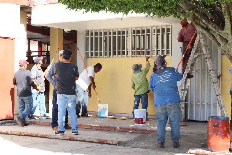 Rafael Reyes encabezó jornada de pintura en secundaria de Jiutepec