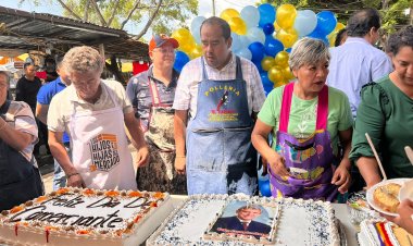 Celebran comerciantes del ALM su día con pedido a la autoridad