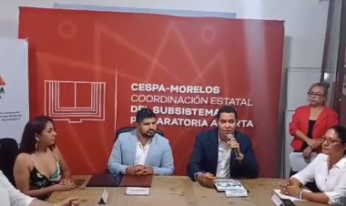 Juan Ángel Flores otorgará 100 becas para preparatoria