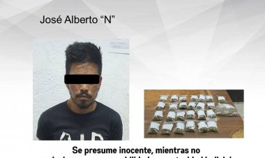 Aparentemente, preparaba su mercancía de drogas cuando lo sorprendió la Policía