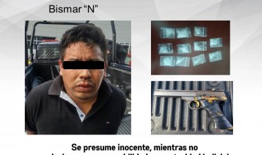 Los capturan por traer auto robado, un arma, drogas y haber colisionado