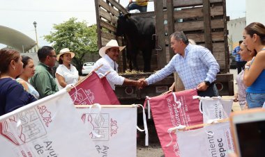 Gobierno de Jiutepec entregó  apoyos en favor de ganaderos