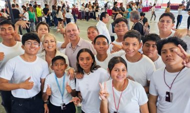 Rodrigo Arredondo y Araceli García reconocen a niños