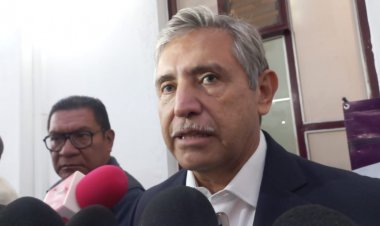 Desestima Urióstegui contenido en mantas y acusaciones