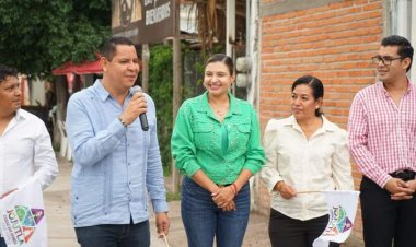 Juan Ángel Flores entregó unidades nuevas por mejores servicios