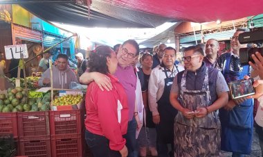 Gestiona Víctor Mercado apoyos para rehabilitar el mercado ALM