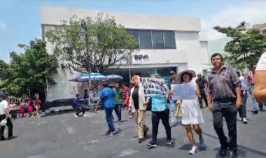 Morelos se sumó con marcha a protesta contra libros de texto