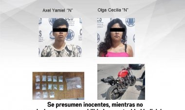 Esta parejita fue sorprendida con aparente droga y moto hurtada