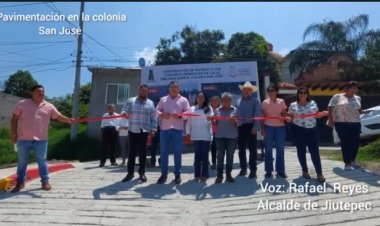 Entregó Rafael Reyes pavimentación de una calle