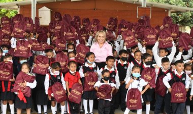Araceli García beneficia a cientos de alumnos
