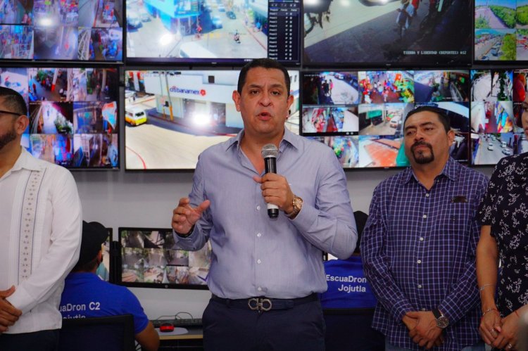 Juan Ángel Flores inauguró un centro de control y comunicación por la seguridad