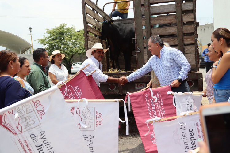 Gobierno de Jiutepec entregó  apoyos en favor de ganaderos