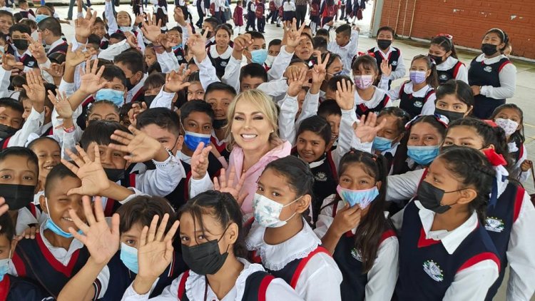 Araceli García beneficia a cientos de alumnos