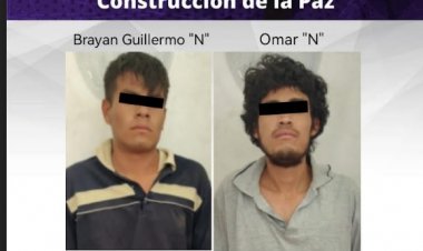 Estos dos son acusados por portar  un arma prohibida; también por robo
