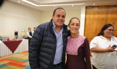 Entrega constancia Morena a Claudia Sheinbaum como Coordinadora Nacional de Comités de Defensa de la 4T