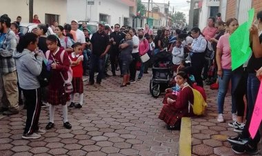 Porque no han cambiado a maestra, tomaron una primaria en Axochiapan