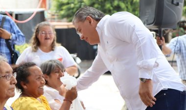 Rafael Reyes entregó despensas a 120 vecinos de la unidad El Paraje