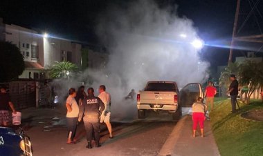 Delincuentes queman vehículos en fraccionamiento de Cuautla
