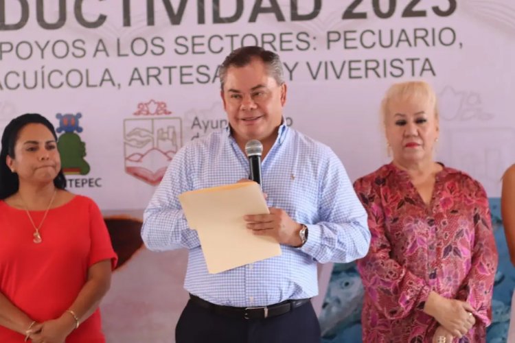 Rafael Reyes entregó apoyos a viveristas