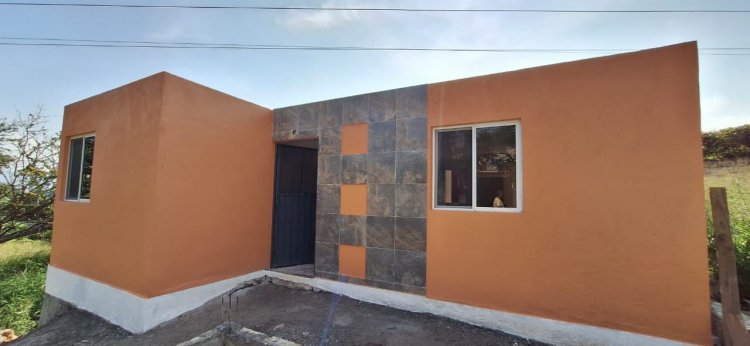 Entregan viviendas a familias damnificadas en Jiutepec