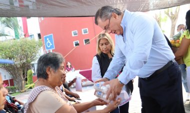 Cerca de 150 habitantes recibieron paquetes alimentarios de Rafa Reyes