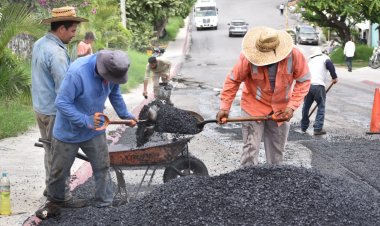 El gobierno de Rafael Reyes sigue laborando en las obras de bacheo
