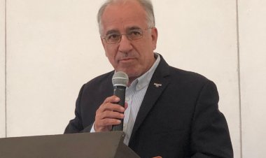 Gestionará rector Gustavo Urquiza los recursos para pagar el aguinaldo 2023