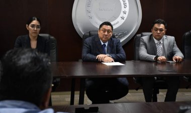 Fiscal general se reúne con mandos de la Institución