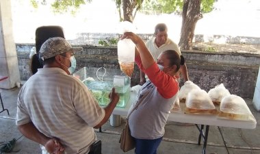 Segundo año del tianguis de peces en Chinameca, pese a obstáculos