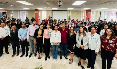 Participa Víctor Mercado en foro  de emprendimiento en la UTEZ