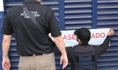 En cateo, la FGR asegura a 5 personas, arma y drogas