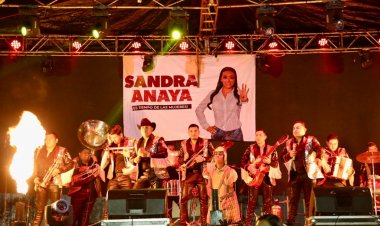Con un jaripeo, Sandra Anaya  promovió convivencia familiar