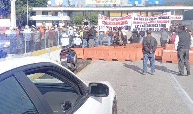 Decididos, campesinos sin pago de la SICT a destrozar el asfalto
