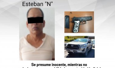 Por robo de vehículo y traer un arma cayeron estos dos