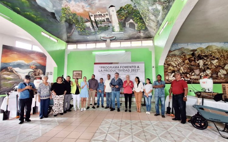 Comisariados ejidales reciben herramienta de parte del gobierno del edil Rafael Reyes