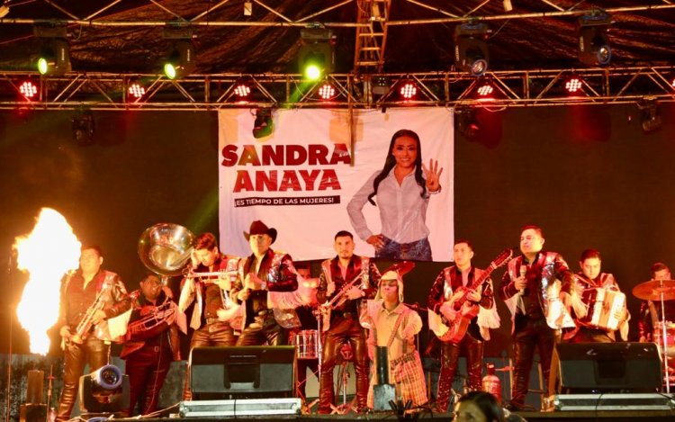 Con un jaripeo, Sandra Anaya  promovió convivencia familiar