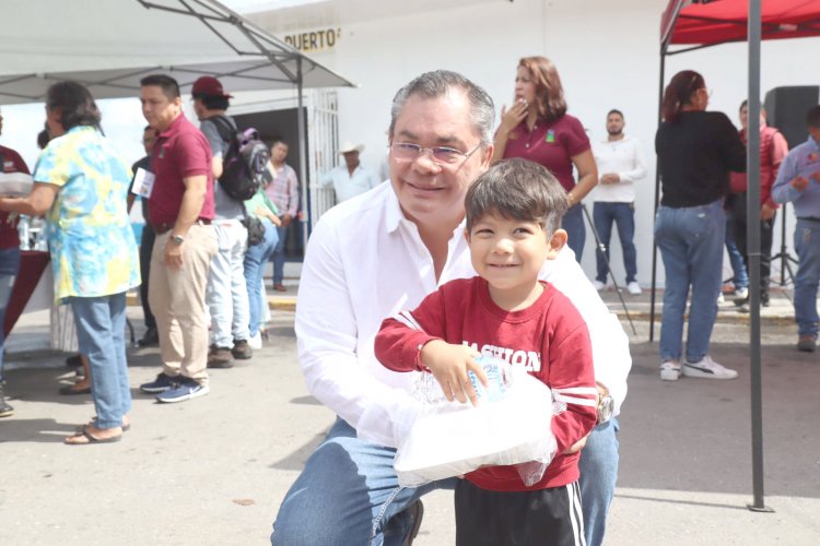 Familias de la colonia Independencia recibieron raciones alimentarias de parte de Rafael Reyes