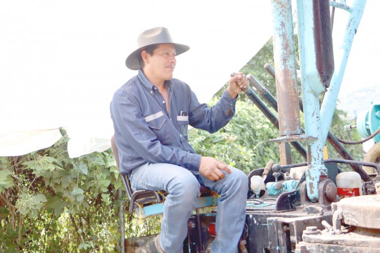 Rafael Reyes supervisó rehabilitación de pozo en la colonia Emiliano Zapata