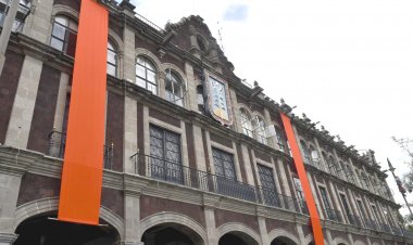 Se vistió color naranja el Palacio de Gobierno de la administración estatal