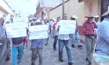 Ejidatarios de Atlatlahucan exigen a su alcalde un pago por invadirles un paso