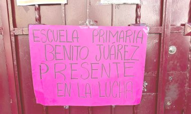 Docentes paran labores y solicitan salarios dignos