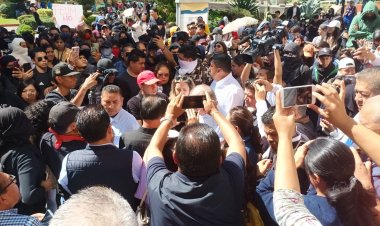 Acude rector de la UAEM, Gustavo Urquiza, para firmar acuerdos con estudiantes