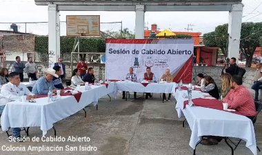 Anuncia Rafael Reyes reparación de cancha de usos múltiples