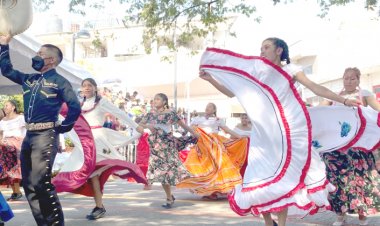 Universidad Pedagógica Nacional realizó desfile cívico militar por el Plan de Ayala