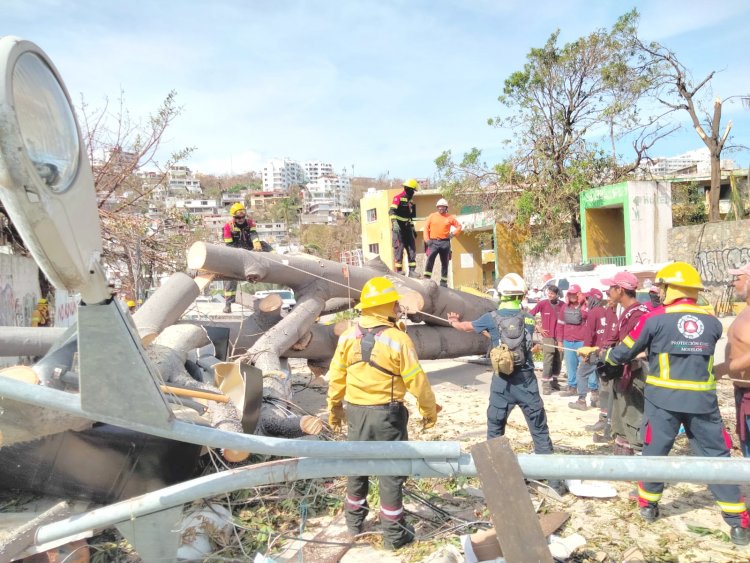 Continúa la ayuda estatal para los damnificados del huracán en Guerrero
